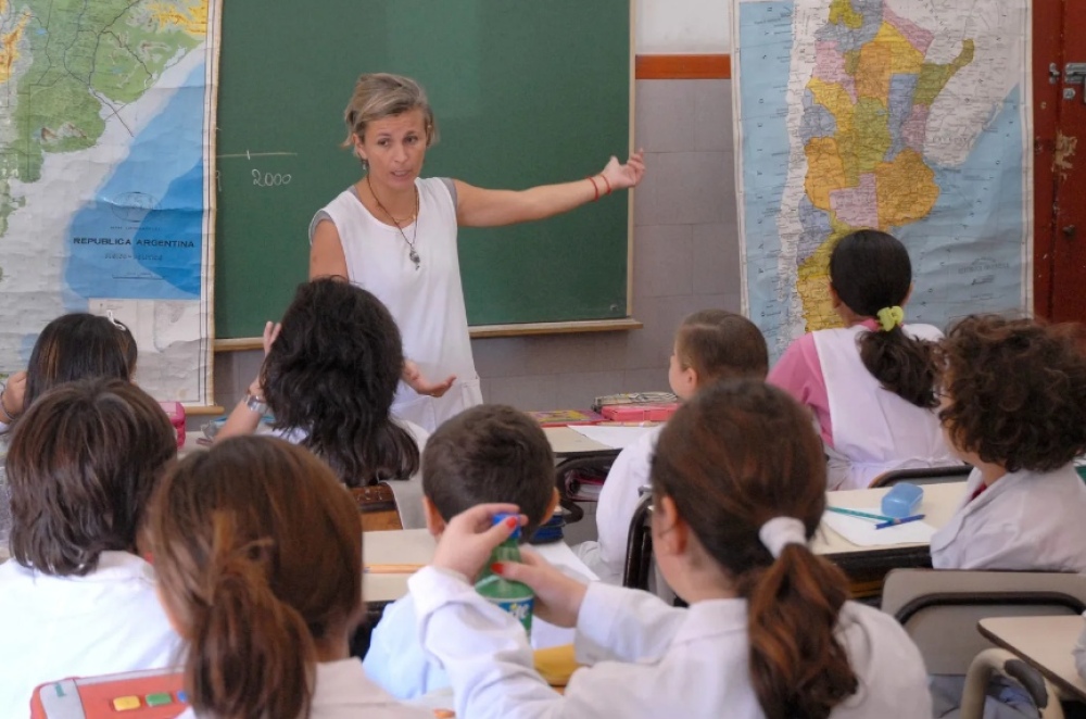 Con el 9% de aumento para los docentes bonaerenses, un maestro de grado con jornada simple pasaría a cobrar en abril $850.053.