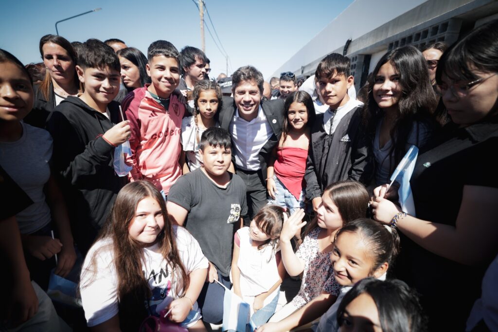 El gobernador bonaerense, Axel Kicillof, sacó pecho en Berazategui, tras inaugurar el edificio educativo N°300 de su gestión al frente de la provincia de Buenos Aires. Los detalles. 