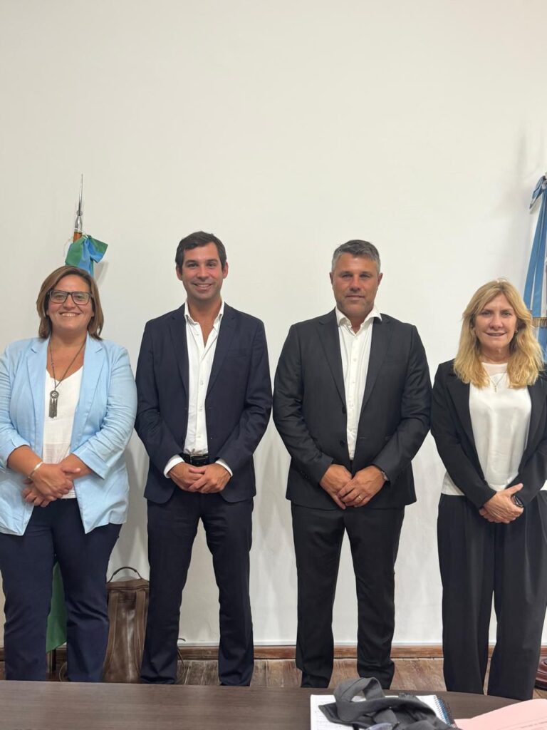 Minnaard participó junto a sus pares de bloque, de una recorrida institucional en Magdalena.