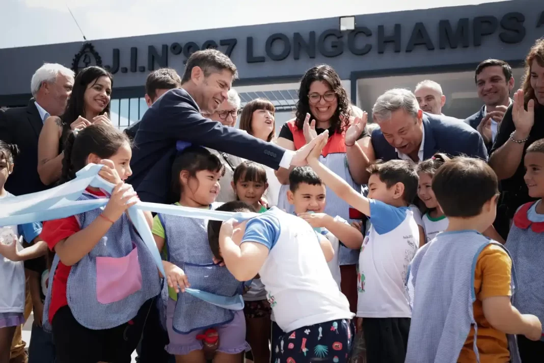 Axel Kicillof puso la firma en el decreto 158/2026, que establece la universalización de la educación para niños y niñas de 3 años.
