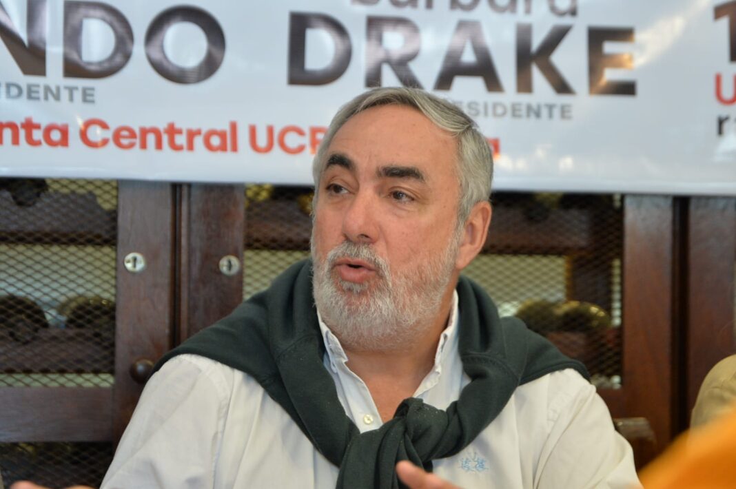El titular del Comité de Contingencia de la UCR bonaerense, Miguel Fernández, sostuvo que la reunión autoconvocatoria de dirigentes del Comité para adelantar las elecciones 