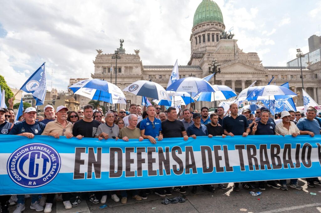 Los sindicatos del transporte UTA y La Fraternidad acompañaron el paro general convocado por la CGT, en medio del debate por la reforma laboral.