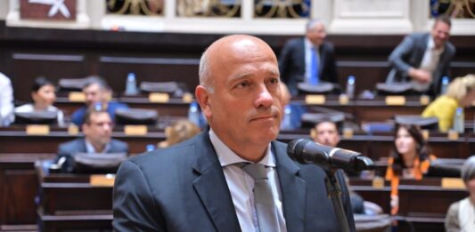 El diputado, Andrés De Leo, salió al cruce de la ratificación por la desregulación de la VTV. "Lo que hay que hacer es eliminarla", dijo.