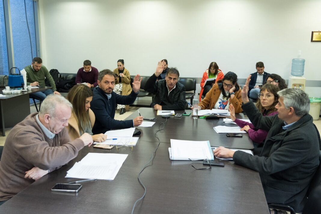La Cámara de Diputados bonaerense postergó el armado de comisiones por una demora en la entrega de los nombres por parte de La Libertad Avanza.
