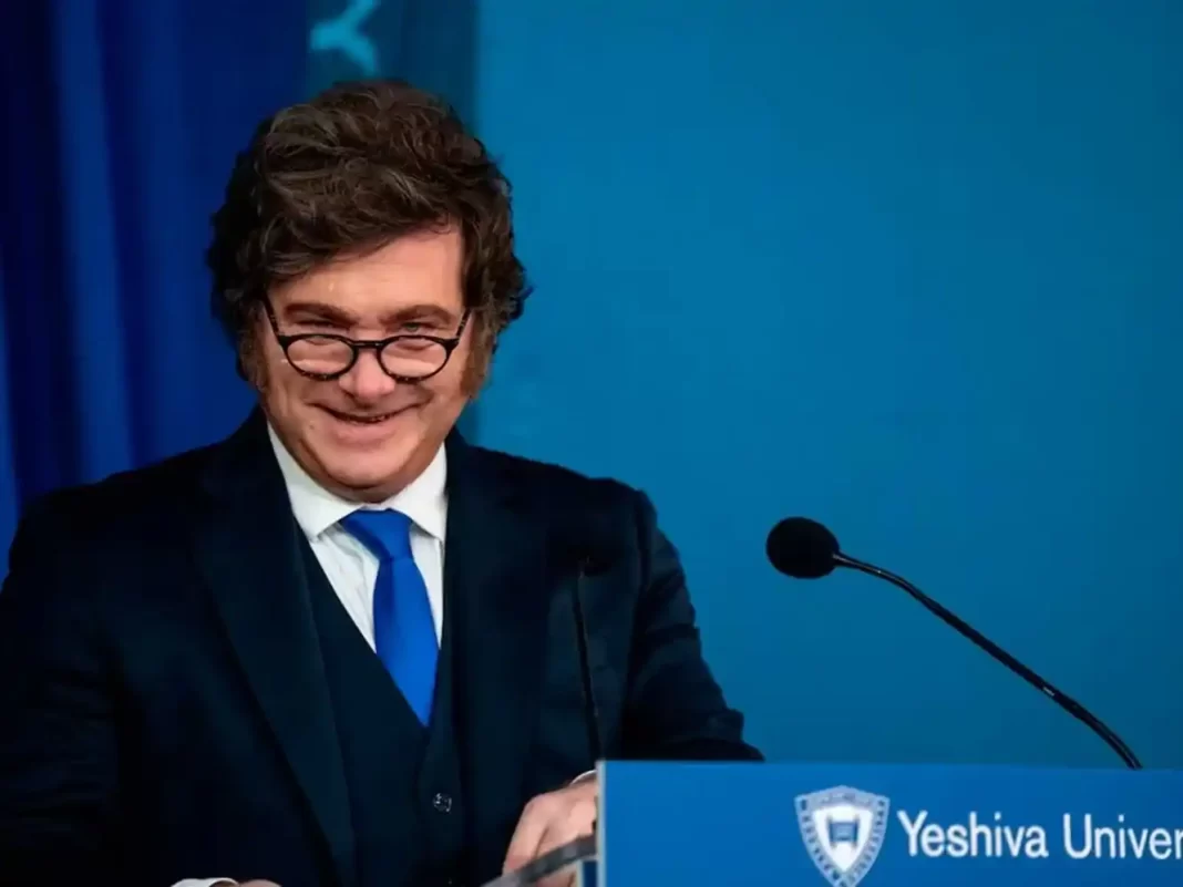 El presidente Javier Milei disertó en una universidad judía en Nueva York, desde donde volvió a apoyar a Donald Trump y pidió terminar con Irán.