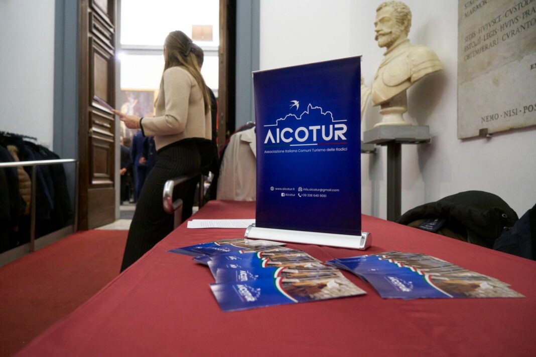 El coordinador del Corredor Italia-Argentina, Nicolás Moretti, disertó en el encuentro de AICOTUR para fomentar el turismo.