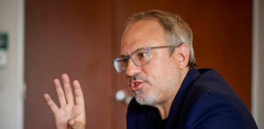 El Gobierno nacional descartó la designación de Diego Valenzuela al frente de Migraciones, quien retomará su banca en el Senado bonaerense.