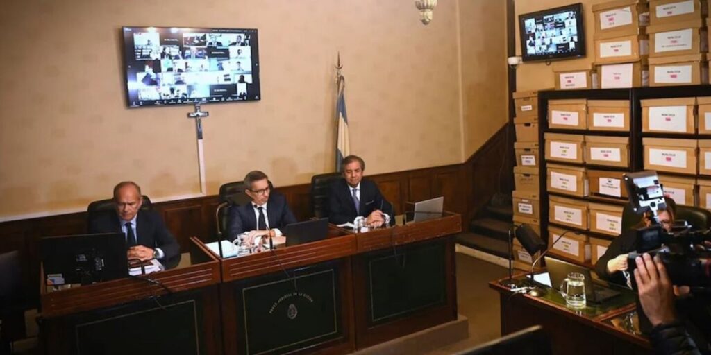 La causa Cuadernos avanza con uno de los debates orales más extensos de los últimos años en la Justicia federal.