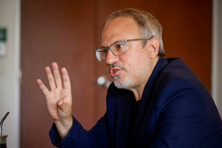 El Gobierno nacional descartó la designación de Diego Valenzuela al frente de Migraciones, quien retomará su banca en el Senado bonaerense.