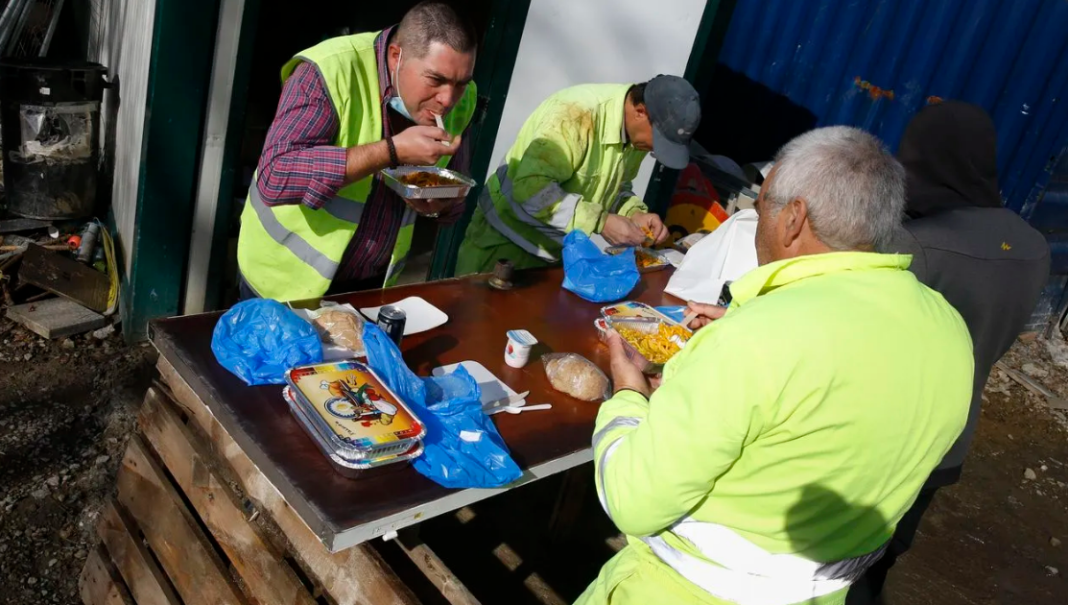 Un informe de la UCA reveló que el 83,5% de los trabajadores enfrenta inseguridad alimentaria durante la jornada laboral.