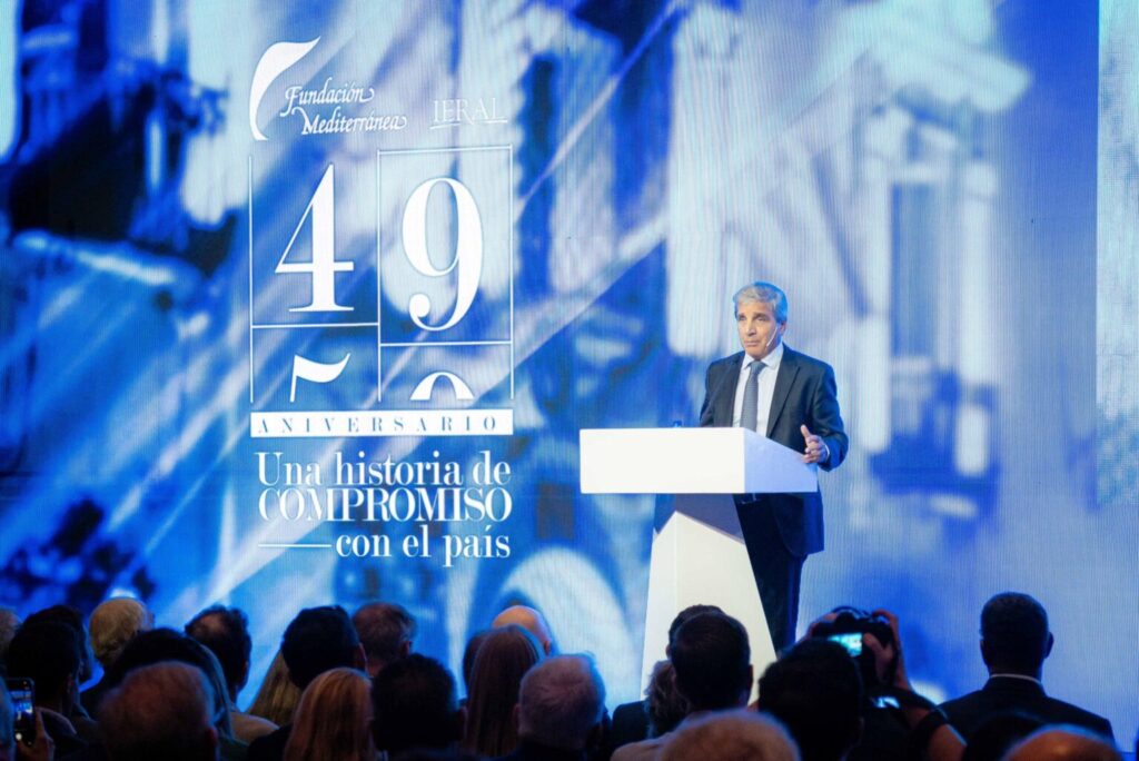 El ministro de Economía, Luis Caputo, precisó que la expectativa del Gobierno es que la inflación perfore el 1% a partir de agosto.
