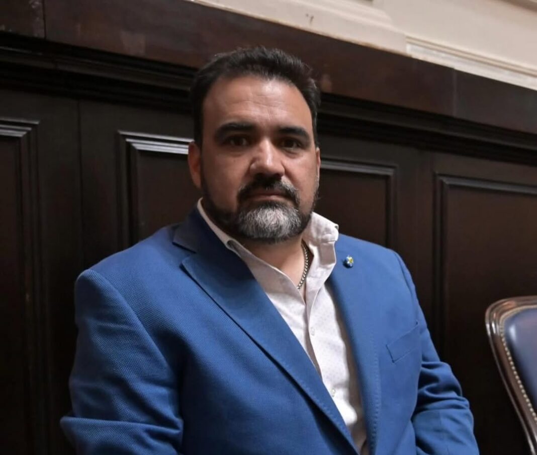 El diputado de Nuevos Aires, Fabián Luayza, se refirió a la actualidad de Berazategui y remarcó la necesidad de avanzar en políticas para fortalecer la seguridad.