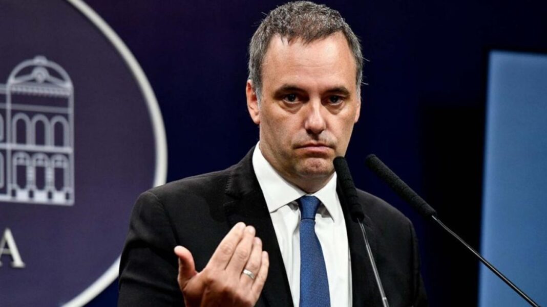 La diputada Marcela Pagano denunció a Manuel Adorni por presunto enriquecimiento ilícito, tras conocerse detalles de un vuelo privado a Uruguay.