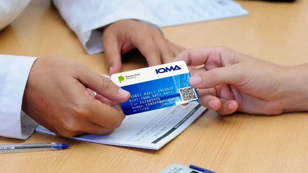 
Por falta de pago y cortes de convenios, cada vez menos bonaerenses pueden acceder a la cobertura médica de IOMA.