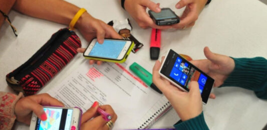 La diputada, Romina Braga, reproduce un proyecto para crear un Programa Provincial de Prevención y Detección de la Ciberludopatía en escuelas.