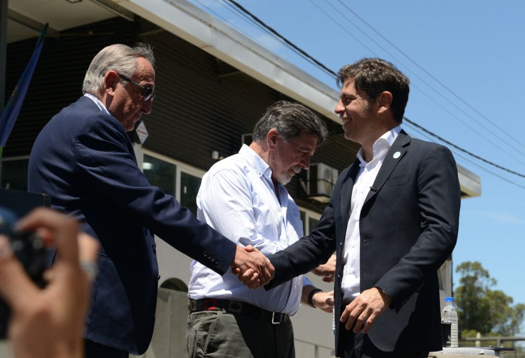 El gobernador bonaerense, Axel Kicillof, llega a Tandil para inaugurar una nueva Escuela Secundaria, entregar patrulleros y equipamiento de seguridad. Todos los detalles.