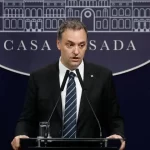 Una diputada massita hizo sketch en redes para criticar a Adorni por su polémico viaje: “El deslomado del mes” La diputada bonaerense de UxP, Ayelén Rasquetti, apuntó con ironía al jefe de Gabinete, Manuel Adorni, por el viaje de su esposa a EEUU con la comitiva presidencial.