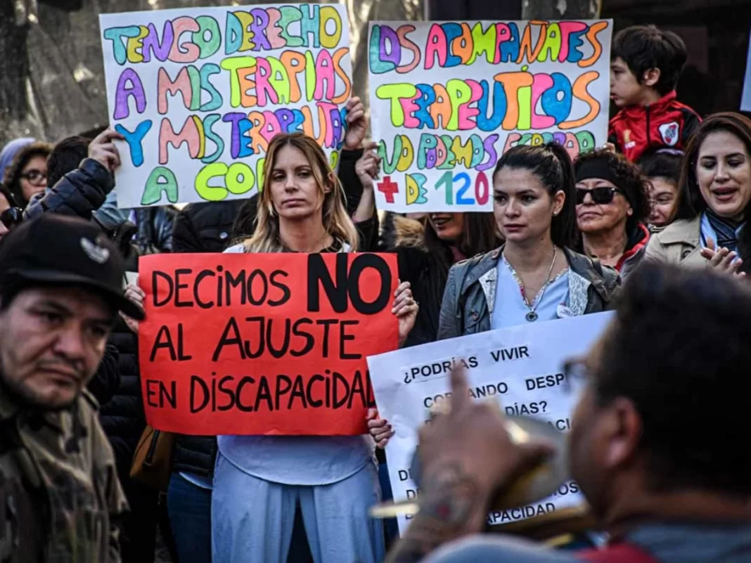 Las escuelas, centros terapéuticos y hogares para personas con discapacidad cierran sus puertas por 72 horas por la falta de pago de PAMI.