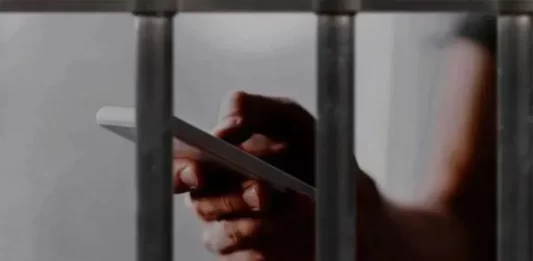 La senadora bonaerense del Frente Renovador, Malena Galmarini, presentó una ley para prohibir los celulares en las cárceles. Esta semana, La Libertad Avanza redactó una iniciativa similar.