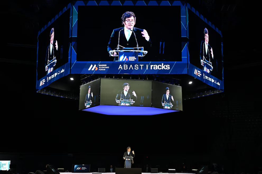 En el marco del Foro Económico de Madrid, el presidente Javier Milei volvió a cargar contra Paolo Rocca y Javier Madanes Quintanilla, a quienes calificó de “prebendarios extorsionadores”.