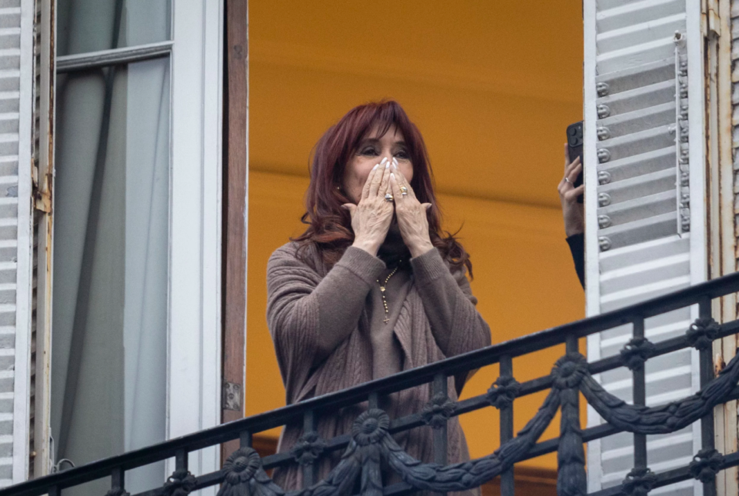 Militantes y organizaciones políticas anunciaron que se concentrarán frente al domicilio de la Cristina Kirchner, para manifestar su respaldo antes de que parta hacia la audiencia judicial.