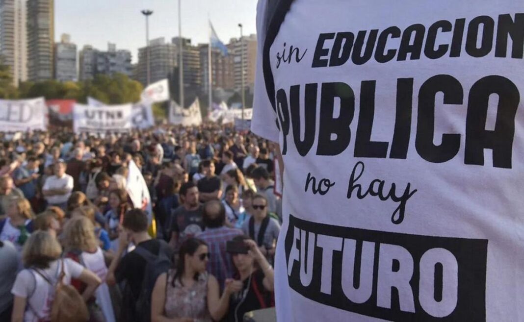 Desde este lunes 16 de marzo, docentes y no docentes de las universidades públicas llevan adelante un paro. Cómo impacta en la provincia.
