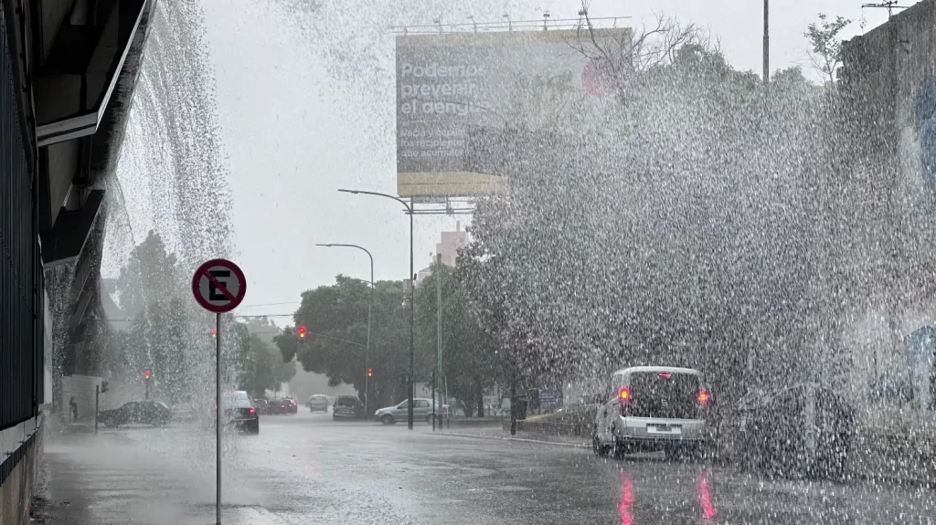 Alerta naranja en la provincia de Buenos Aires: al menos seis municipios suspendieron las clases por las tormentas que se avecinan.