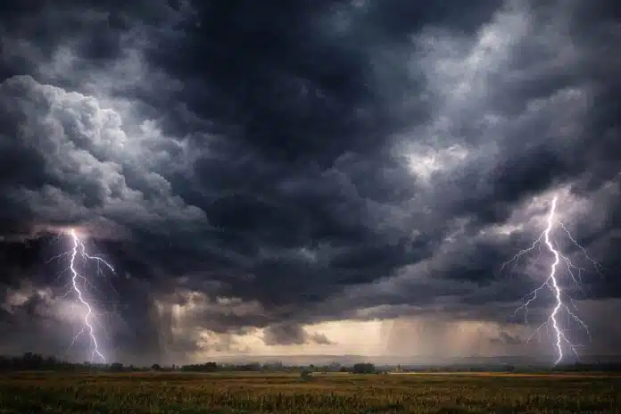 Varios municipios bonaerenses suspendieron las actividades escolares por las fuertes tormentas anunciadas por el Servicio Meteorológico Nacional.