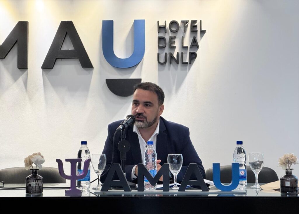 El diputado bonaerense Fabián Luayza participó en La Plata de la Jornada Bonaerense de Psicopedagogía y Justicia, donde presentó proyectos vinculados con la educación digital y la protección de las infancias.
