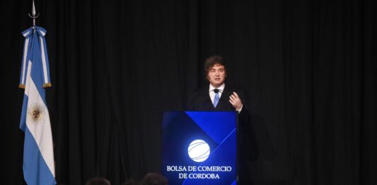 Desde la Bolsa de Comercio de Córdoba, Milei volvió a sostener que la inflación perforará el piso del 1% en agosto de este año.