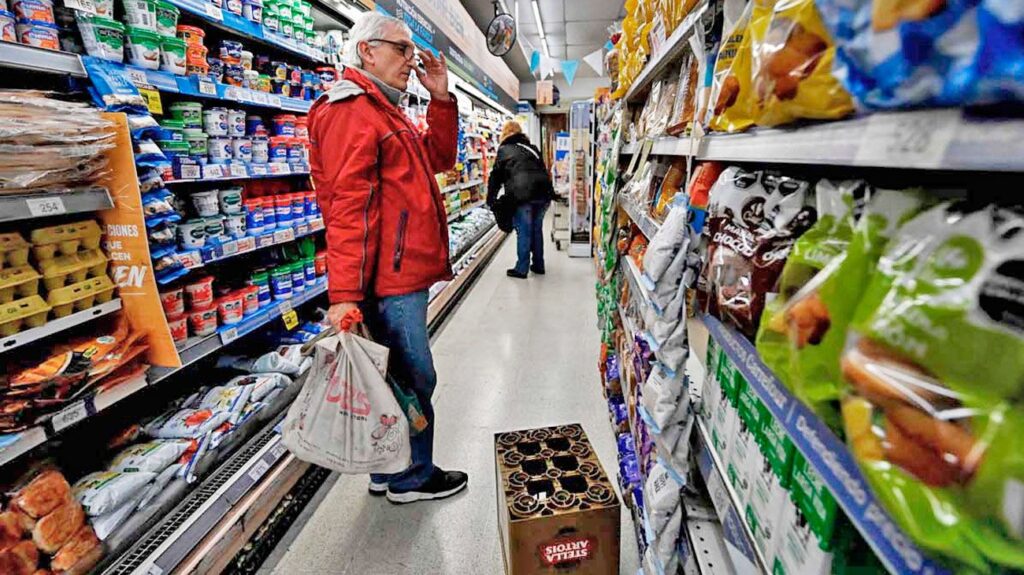 Pese a las expectativas del gobierno de Milei, las consultoras relevadas por el Banco Central indicaron que la inflación continuará por encima del 1,5% hasta agosto.