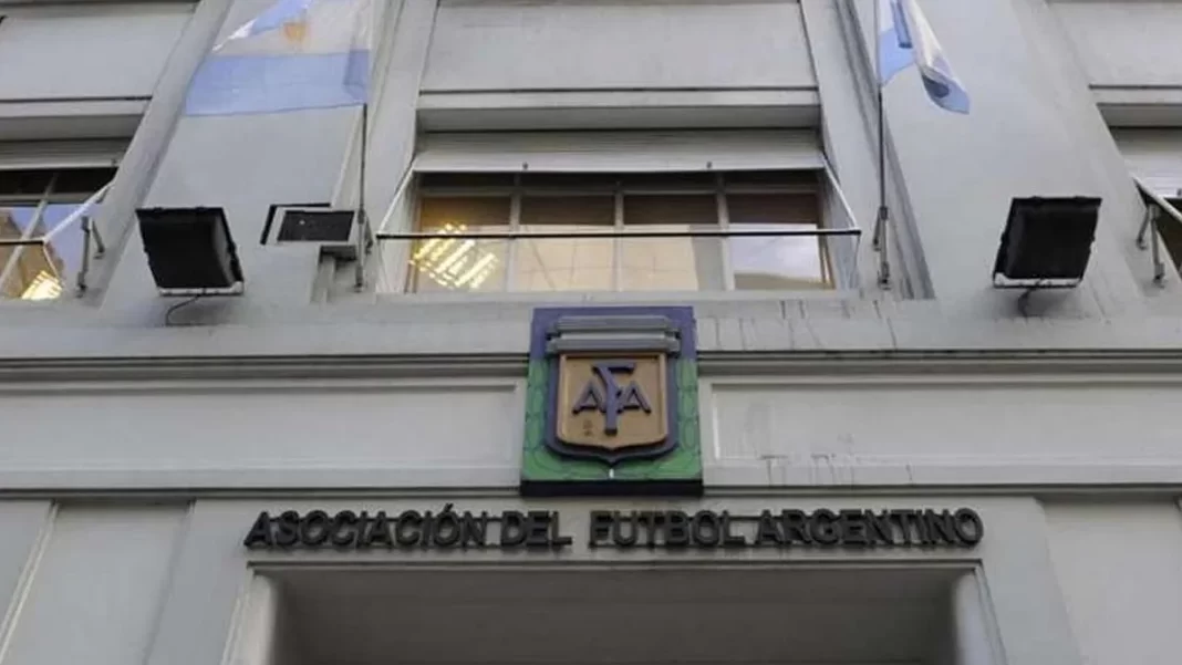 El Ministro de Justicia oficializó la intervención en la AFA por 180 días con veedores que auditarán balances, contratos y movimientos financieros.