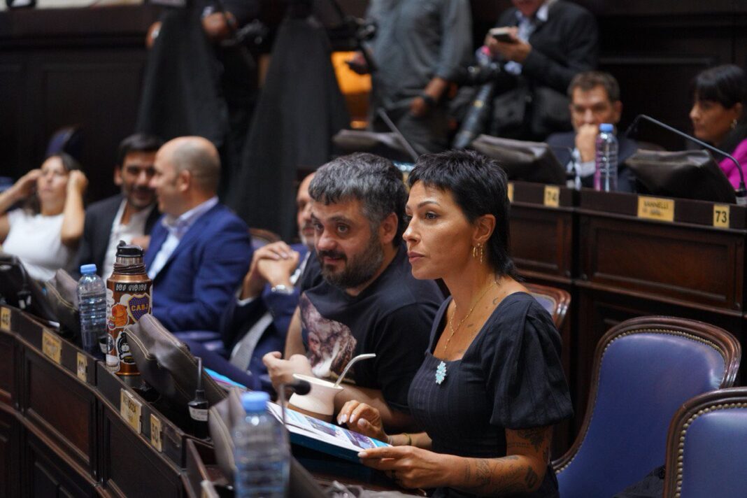 Legisladores bonaerenses peronistas salieron a respaldar a Cristina Kirchner luego de su nueva declaración en Comodoro Py por la causa Cuadernos.