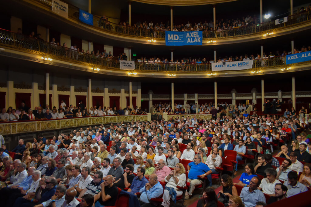 El gobernador Axel Kicillof lanzó su think tank desde el Coliseo Podestá de la ciudad de La Plata.
