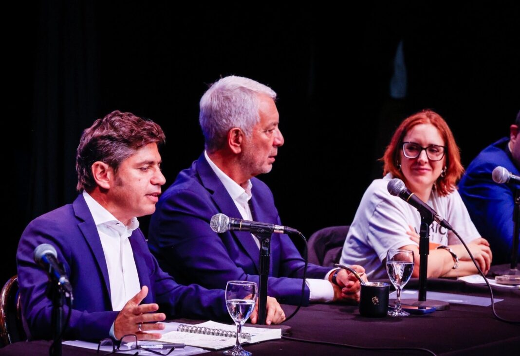 El gobernador bonaerense, Axel Kicillof, lanzó este martes su think tank con un documento que apuntó contra “las 10 mentiras” del Gobierno nacional, a cargo de Javier Milei.