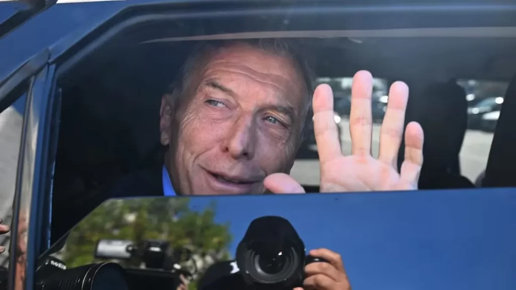 Mauricio Macri llegó a los tribunales de Comodoro Py para declarar como testigo en el juicio por Sueños Compartidos y se retiró sin hacer declaraciones públicas.