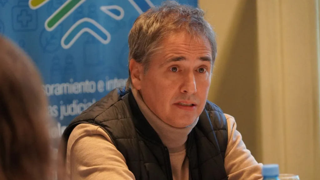 El senador, Matías De Urraza, propone una reducción presupuestaria en la Defensoría del Pueblo con una conducción más concentrada.