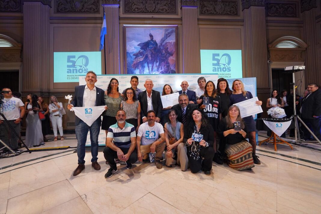 Las autoridades de la Cámara de Diputados bonaerense hicieron entrega de la distinción “Azucena Villaflor” a referentes de los Derechos Humanos.