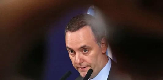 Diputados avanza con la citación de Adorni tras denuncias de Frade por el caso $LIBRA, en medio de un clima tenso y reclamos de la oposición.