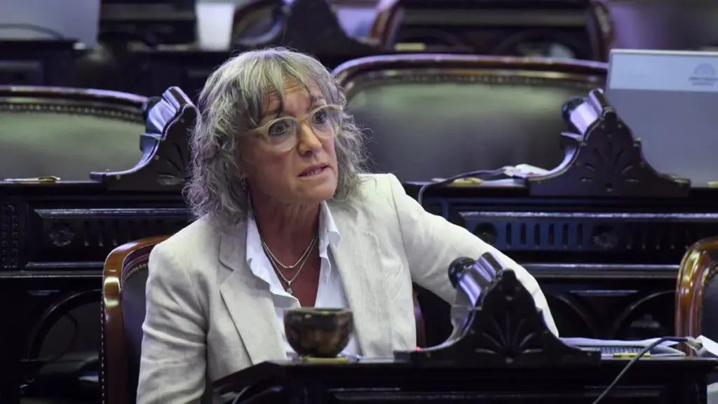 Frade impulsa el avance de la comisión investigadora y sostiene que el Congreso debe profundizar el control sobre los funcionarios involucrados en el caso.