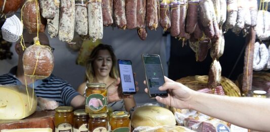 El Municipio de San Pedro, que comanda Cecilio Salazar, incorporó nuevo mobiliario y equipamiento para fortalecer el funcionamiento de la Feria de Mercados Bonaerenses.