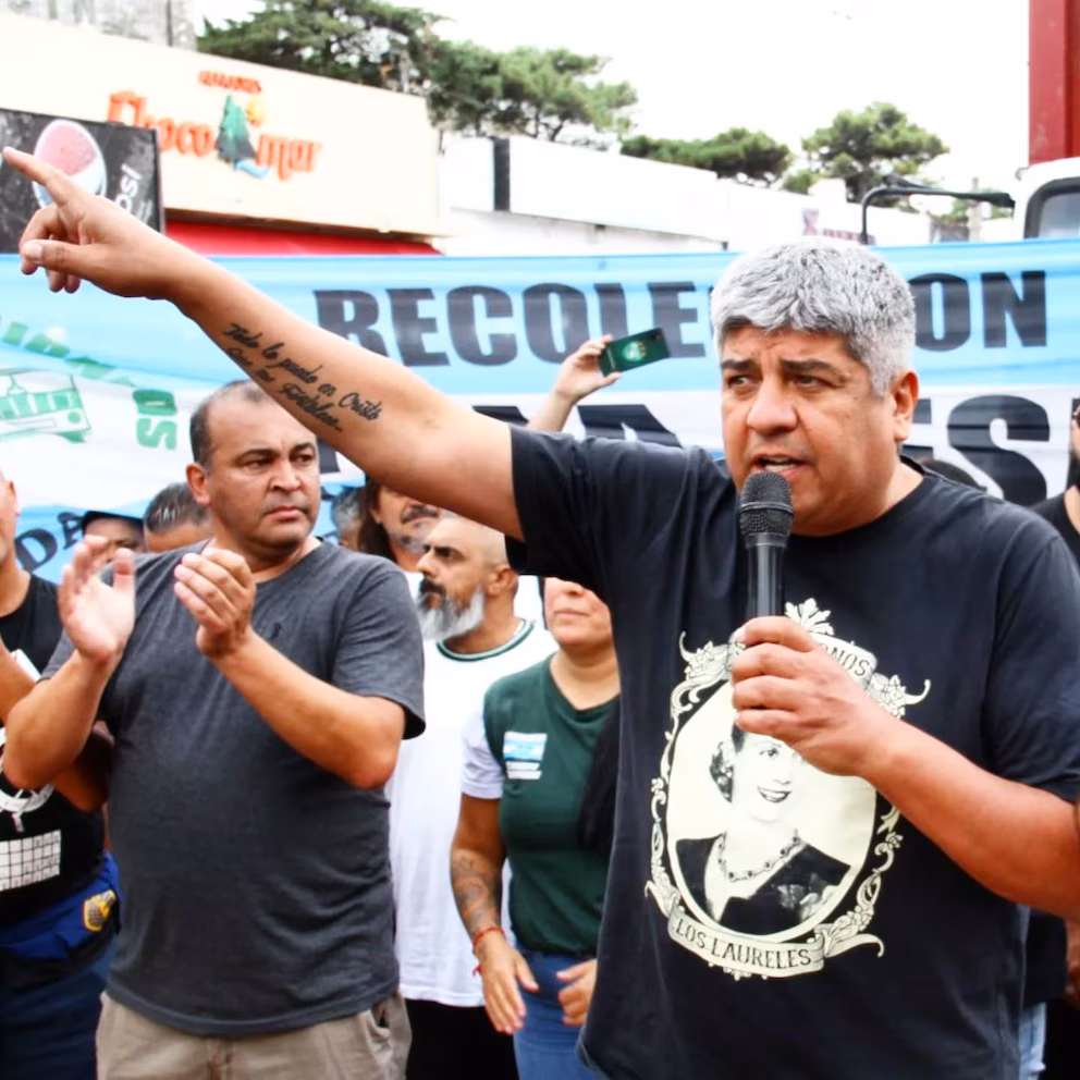 
La semana pasada, Pablo Moyano viajó a Villa Gesell para respaldar el reclamo de los recolectores de residuos locales. 
