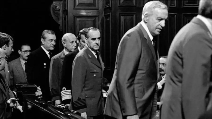 24 de Marzo: durante el gobierno de Alfonsín, se produjo el histórico Juicio a las Juntas Militares.