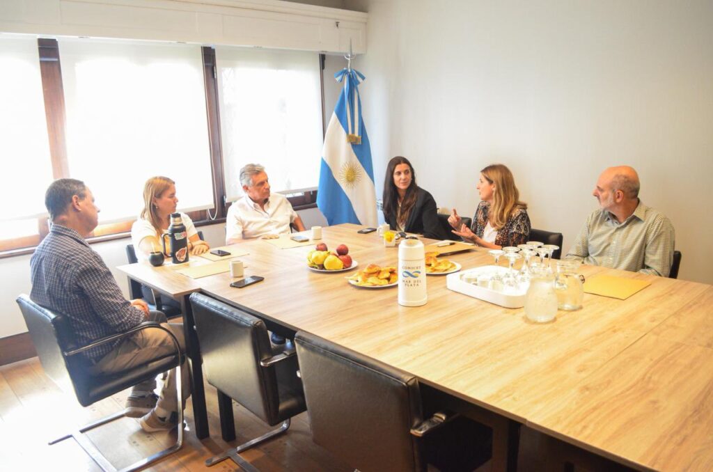 Tras reunirse con la rectora de la Universidad de Mar del Plata, el concejal Gustavo Pulti mantuvo un encuentro con autoridades e investigadores del CONICET.
