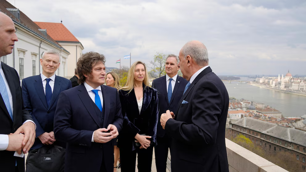 El presidente Javier Milei se reunió con el primer ministro húngaro, el ultraderechista Viktor Orbán, y encabezó el cierre de la CPAC. 