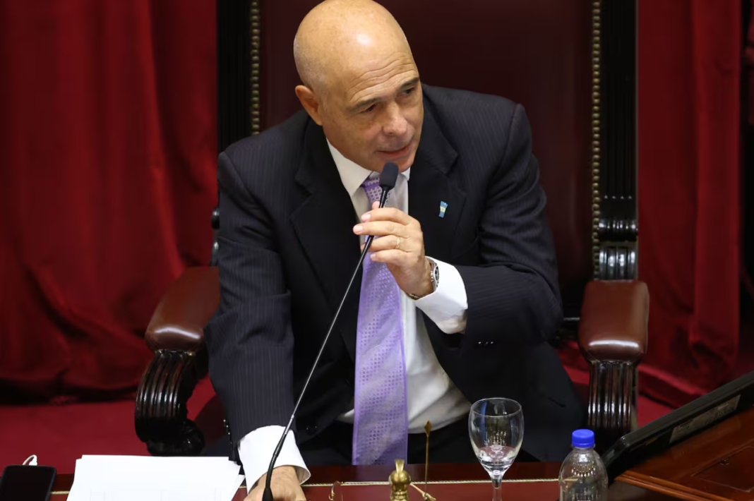 El presidente provisional del Senado, Bartolomé Abdala, descartó que existan fundamentos reglamentarios para citar a Karina Milei y a Manuel Adorni.