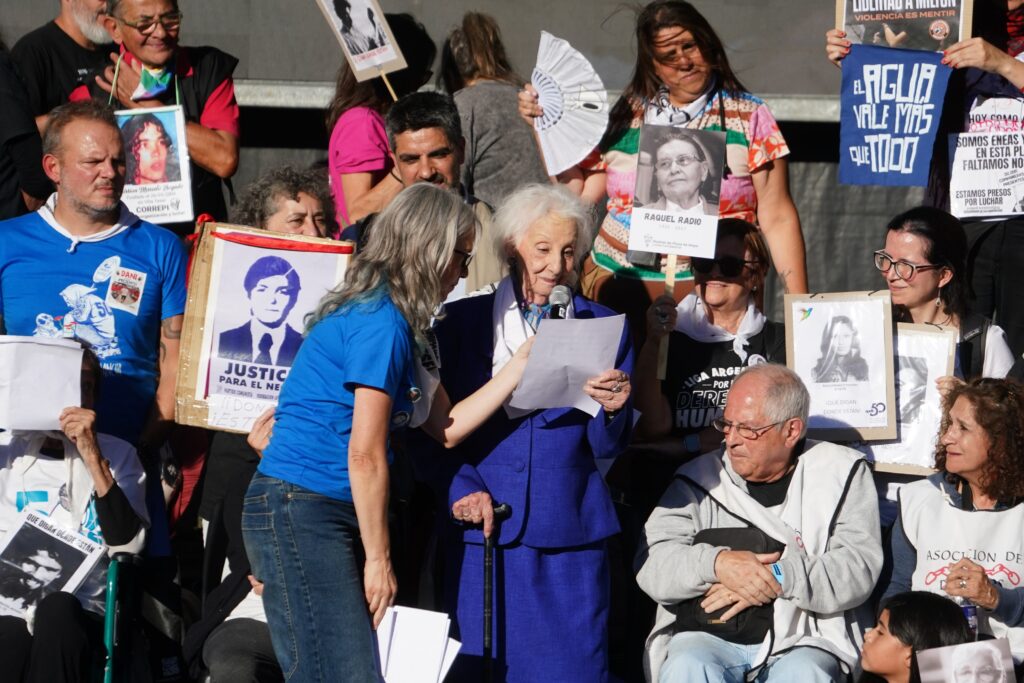 24 de marzo: la titular de Abuelas de Plaza de Mayo, Estela de Carlotto, durante la lectura del documento elaborado por los organismos de Derechos Humanos.