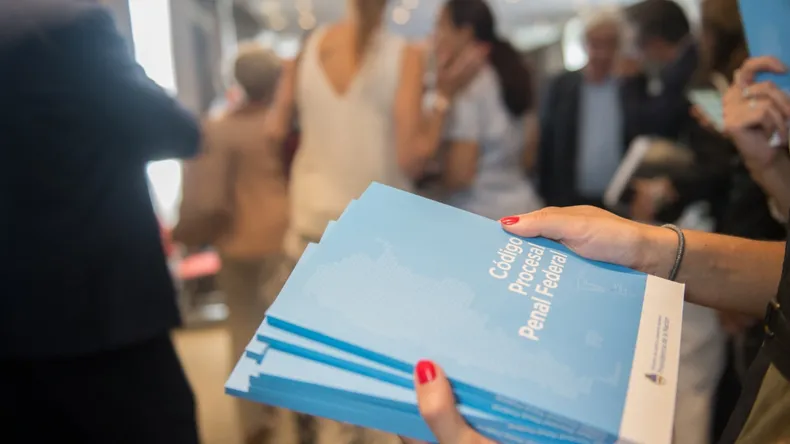 El Gobierno avanza en un nuevo Código Penal con endurecimiento de penas y nuevas figuras delictivas, para actualizar la normativa vigente.
