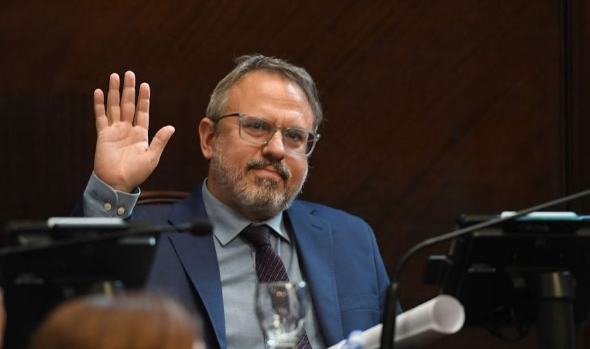 El regreso de Valenzuela al Senado bonaerense reordena su perfil político y refuerza su posicionamiento en el debate económico provincial.