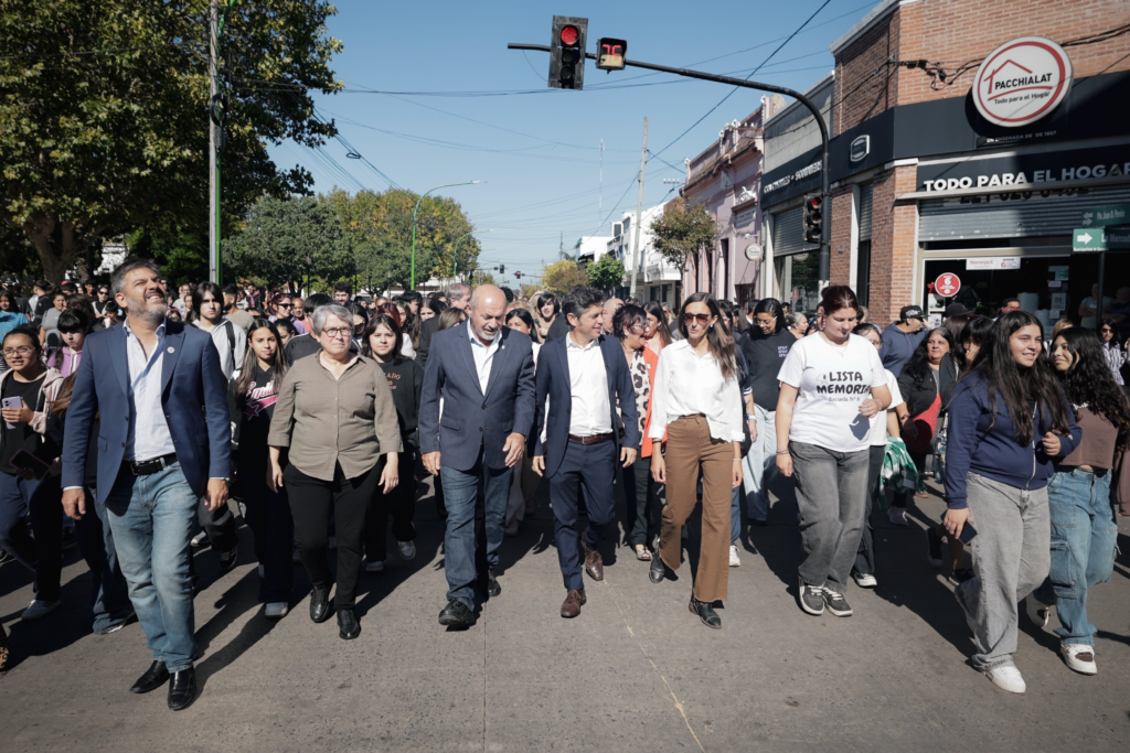 El gobernador Axel Kicillof encabezó el acto de inauguración del nuevo edificio de la Escuela Secundaria N°8 de Ensenada. 